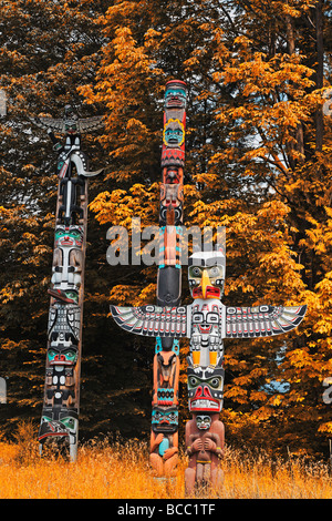 Il totem pole a Stanley Park della città di Vancouver Canada America del Nord Foto Stock