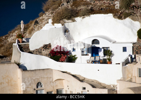 Grecia SANTORINI Isola greca isola greca oia ia chiese villa classica di lusso architettura lussuosi edifici imbiancati hom Foto Stock