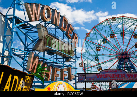 Wonder Wheel ruota panoramica Ferris a Coney Island a New York Foto Stock