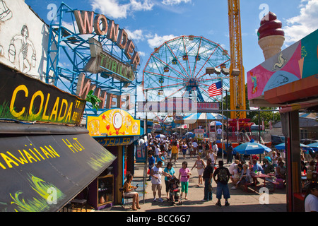 Wonder Wheel ruota panoramica Ferris a Coney Island a New York Foto Stock