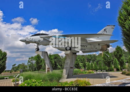 Grumman F-14 Tomcat navy jet da combattimento in esposizione permanente presso il sito di produzione originale, Calverton, Long Island, NY USA Foto Stock