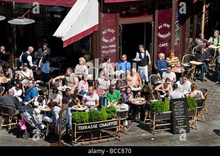 Metropolitana di Parigi architettura le Halles pavimentazione terrazza bar pub bistro cafe diner Foto Stock