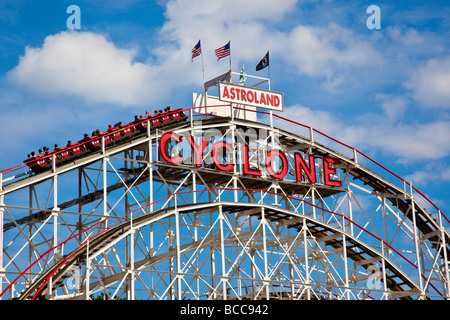 Montagne russe Ciclone a Coney Island a New York Foto Stock