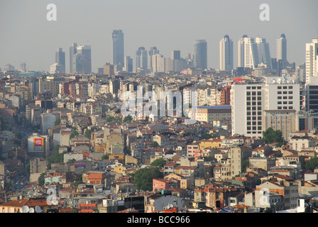 ISTANBUL, Turchia. Una vista della città da nord di Beyoglu district verso Levent. 2009. Foto Stock