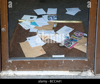 La posta non aperti su zerbino di negozio chiuso durante il periodo di recessione Abergavenny Wales UK Foto Stock