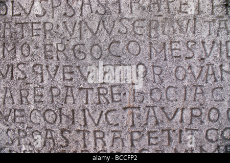 Roman scolpita la scrittura in Split, Croazia. Foto Stock