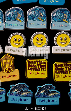 Frigo magnete souvenir in vendita presso un negozio di souvenir in Brighton Foto Stock