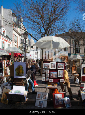 Una strada mercato dell arte Montmartre Sacré Coeur in sullo sfondo del dipinto della stessa vista in primo piano Parigi Francia Europa Foto Stock