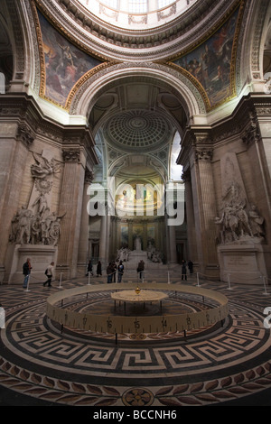 Vista interna del Pantheon mostra Foucalts pendolo che hanno dimostrato che la massa rotante è stata Parigi Francia Europa Foto Stock