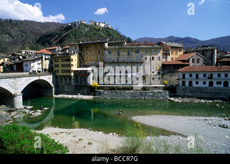 Italia, Piemonte, Varallo, fiume Sesia Foto Stock