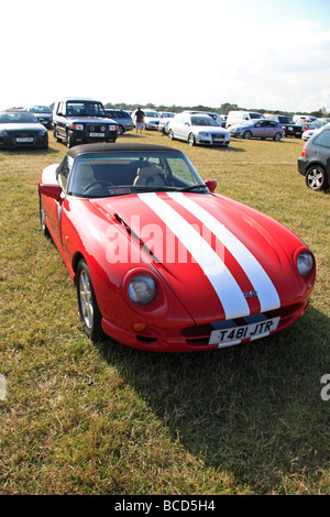 Un Red & White stripped due seat TVR Chimera parcheggiate nel parcheggio pubblico al Festival di Goodwood di velocità, luglio 2009. Foto Stock