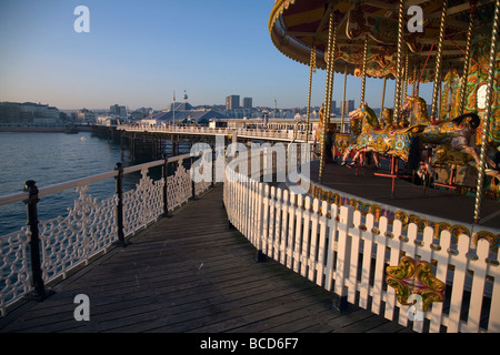 Una giostra sul molo di Brighton a Brighton Inghilterra Foto Stock