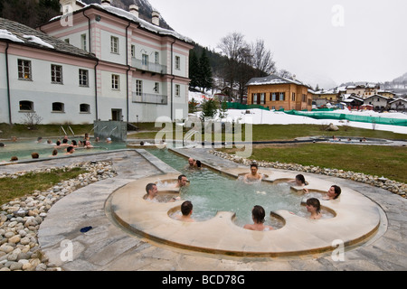 Piscina con acqua termale di Pré Saint Didier Spa Aosta Italia Foto Stock