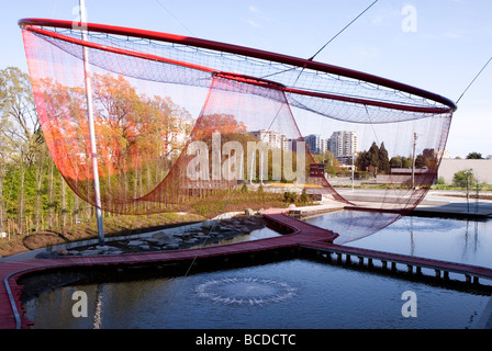 Gigantesco net al di fuori del Richmond Olympic Oval, Vancouver, British Columbia Foto Stock
