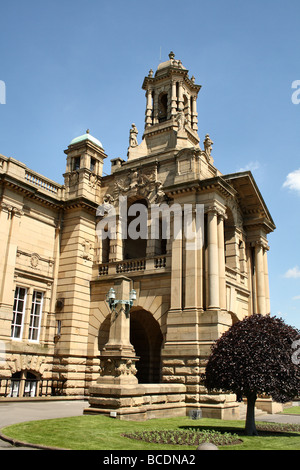 Cartwright Hall Bradford Yorkshire è stato aperto nel 1904 come dedicata galleria d'Arte è situata nel parco del Lister nr Manningham Foto Stock