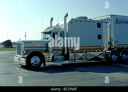 Peterbilt carrello parcheggiato su Iowa 80 Arresto carrello, alla Interstate 80 vicino Walcott, Iowa, USA. Foto Stock