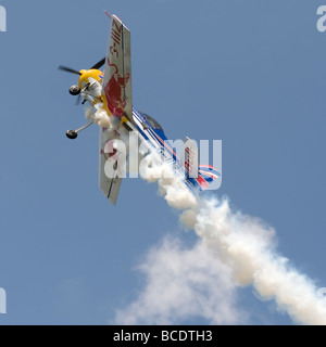 Extra di 300 aerei da 'Ultimate High' visualizzazione team. Le elevate prestazioni extra 300 è utilizzato nella Red Bull Air gare. Foto Stock