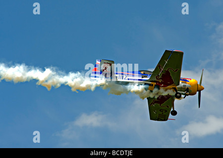 Extra di 300 aerei da 'Ultimate High' visualizzazione team. Le elevate prestazioni extra 300 è utilizzato nella Red Bull Air gare. Foto Stock