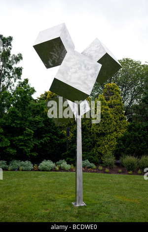 Cluster di quattro cubi, acciaio inox, 1992, da George Rickey, Galleria Nazionale di Arte Scultura giardino, Washington DC, Stati Uniti d'America Foto Stock