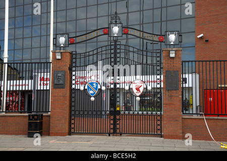 Il gateway di paisley anfield road football Stadium casa di liverpool fc Liverpool Merseyside England Regno Unito Foto Stock