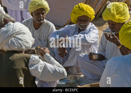 Abitante delle competenze,Argentiere, String Makers,Potters,lavoratori di campo,la vita del villaggio,residenti,gli anziani del villaggio,Nimaj,Rajasthan,l'India Foto Stock