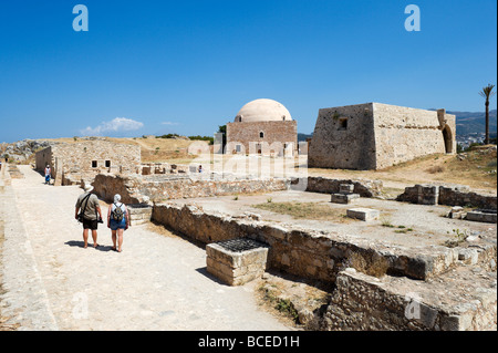 La moschea di Ibrahim Han e il rettore della residenza nel XVI secolo la fortezza veneziana (Fortezza), Rethymnon, Creta, Grecia Foto Stock