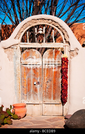 Vetrine sulla Piazza del Mercato di vecchia La Mesilla, NM, con il tipico stile adobe dispone di Foto Stock