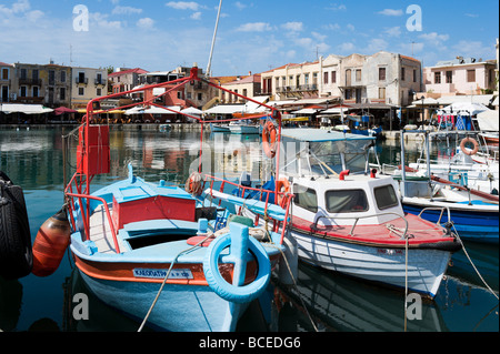 Barche da pesca nel vecchio porto veneziano, Rethymnon, Creta, Grecia Foto Stock