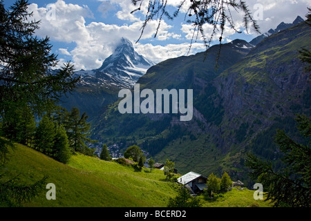 Vista di Zermatt e il Cervino montagna in estate, Svizzera, Europa. Foto Stock