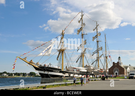 Tall Ship Kruzenshtern ormeggiata presso il Massachusetts Accademia Marittima di poiane Bay ma per tours Foto Stock