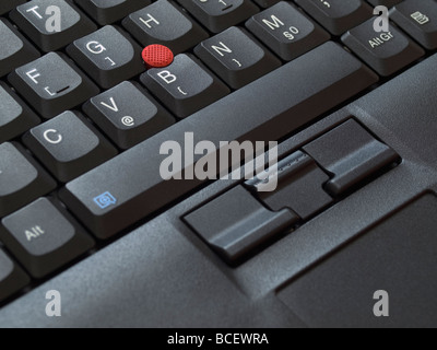 Dettaglio di un Lenovo/IBM tastiera notebook con Trackpoint e Touchpad. Foto Stock