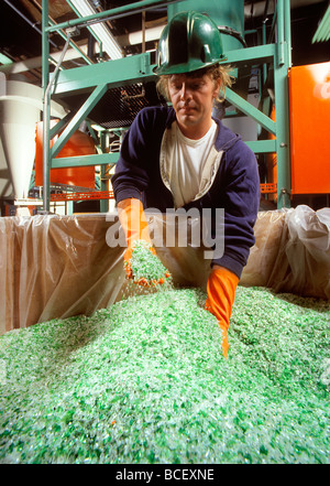 Riciclaggio di plastica Shredded polietilentereftalato PET rilasciato Jim Leahey Foto Stock