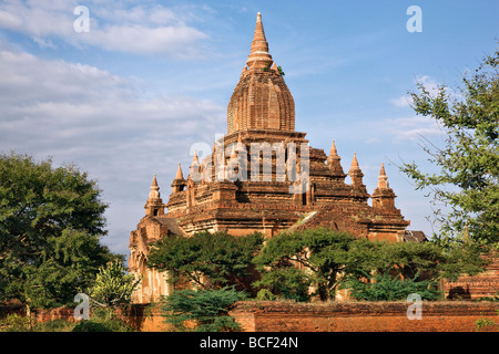 Myanmar. La Birmania. Bagan. Una delle sorelle Seinnyet templi costruiti a Bagan nel XII secolo. Foto Stock