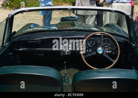 De Havilland aeromobile Heritage Centre Museum , dettaglio Aston Martin giorno cockpit di DB5 drophead Cabrio coupe 3995 cc 1965 Foto Stock