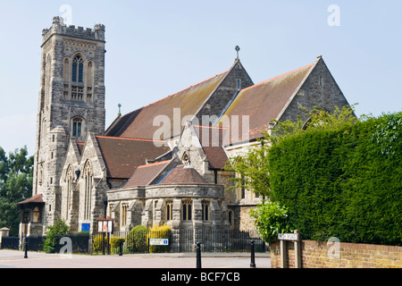 Hertfordshire , Bushey Heath , Chiesa di San Pietro, tipico villaggio inglese paese del luogo di culto Foto Stock