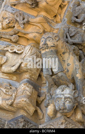 Portale Romanico, Dettagli Cathedrale Ste-Marie, Oloron-Ste-Marie, Pyrenees-Atlantiques, Aquitaine, Francia Foto Stock