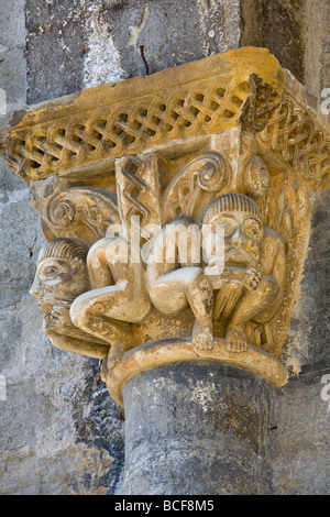 Portale Romanico, Dettagli Cathedrale Ste-Marie, Oloron-Ste-Marie, Pyrenees-Atlantiques, Aquitaine, Francia Foto Stock