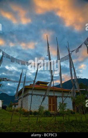 India, Sikkim, Khecheopalri Lake, Khecheopalri Gompa Foto Stock