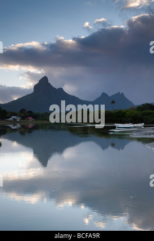 Maurizio, Western Mauritius Tamarin, Montagne du Rempart mountain (el. 777 metri) , alba Foto Stock