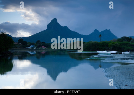 Maurizio, Western Mauritius Tamarin, Montagne du Rempart mountain (el. 777 metri) , alba Foto Stock