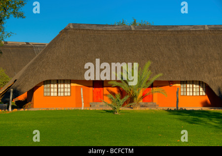 Tetto di Paglia su un resort di Damaraland in Namibia Foto Stock