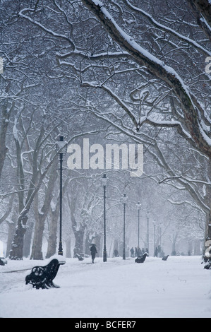 Hyde Park scena di neve, London, England, Regno Unito Foto Stock