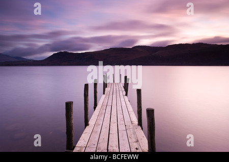 Baia Brandelhow jetty, Derwentwater, Keswick, Lake District, Cumbria, Inghilterra Foto Stock