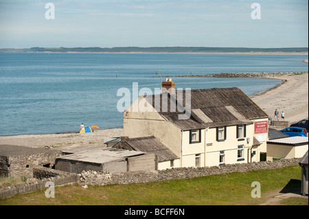 Il Surfer pub sulla spiaggia mattinata estiva Dinas Dinlle costa nord della penisola di Lleyn Wales UK Foto Stock