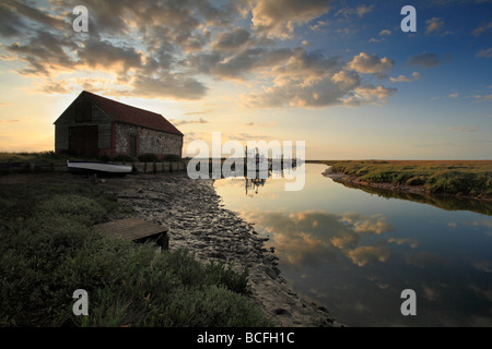 Thornham porto sulla Costa North Norfolk al tramonto. Foto Stock