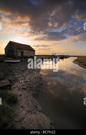 Thornham porto sulla Costa North Norfolk al tramonto. Foto Stock