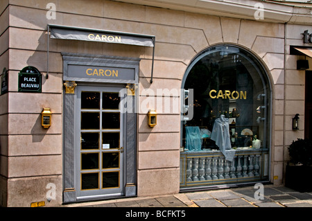 Avenue Des Champs Elysees Parigi Francia Moda Foto Stock