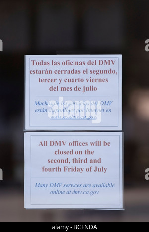 Segno in uno dei 169 Dipartimento dello stato del veicolo a motore (DMV) uffici chiusi il venerdì a causa della California crisi di bilancio Foto Stock