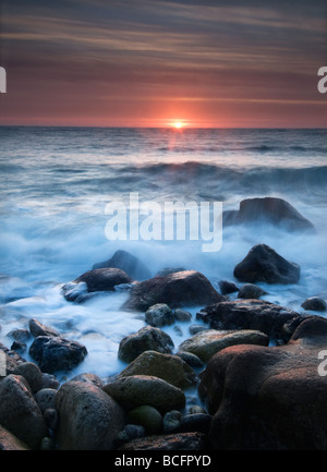 Alba alla Chiesa Ope Cove sull'isola di Portland Dorset Foto Stock