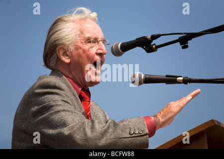 Il membro del Parlamento per Bolsover, Dennis Skinner (b 1932) parla al 2009 minatori di Durham Gala. Egli è un abile oratore. Foto Stock